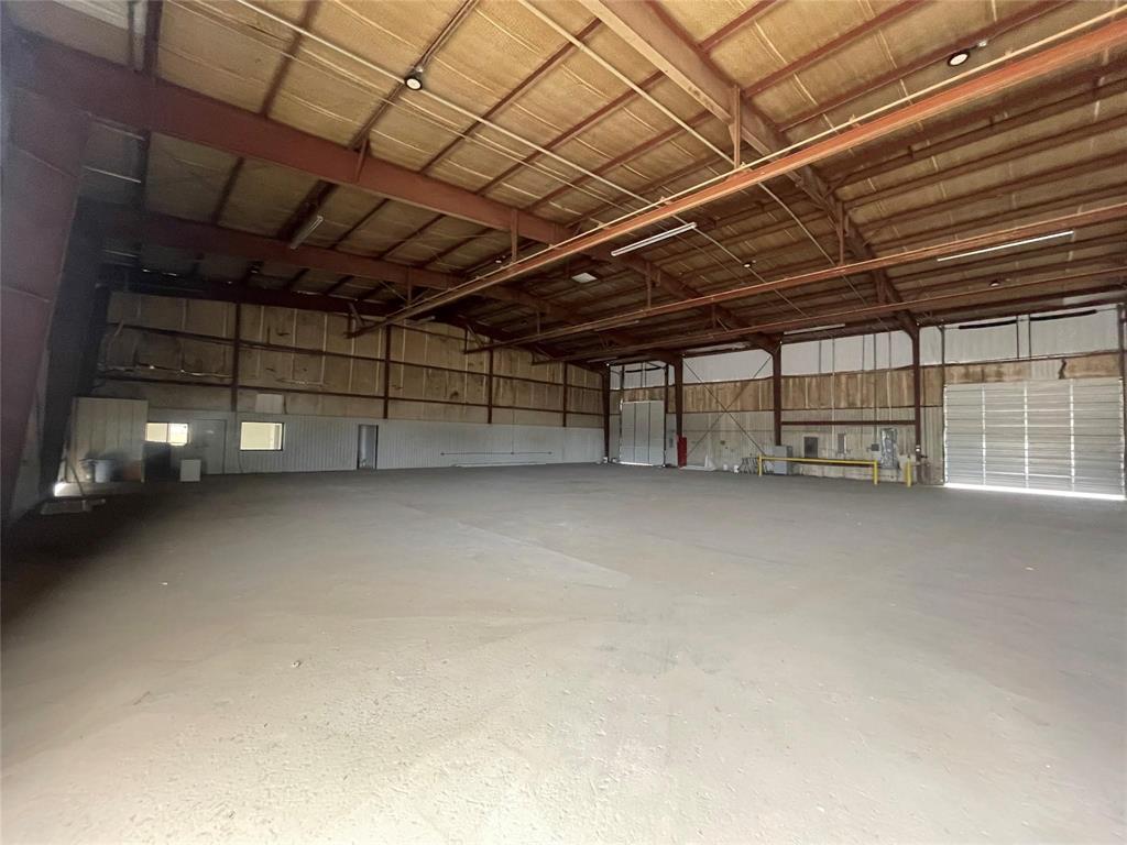 705 Industrial Loop Property Photo 10