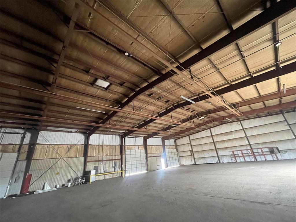 705 Industrial Loop Property Photo 15