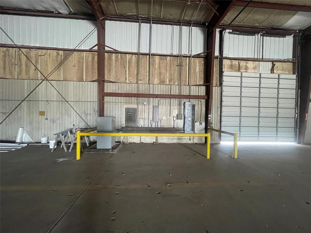 705 Industrial Loop Property Photo 16