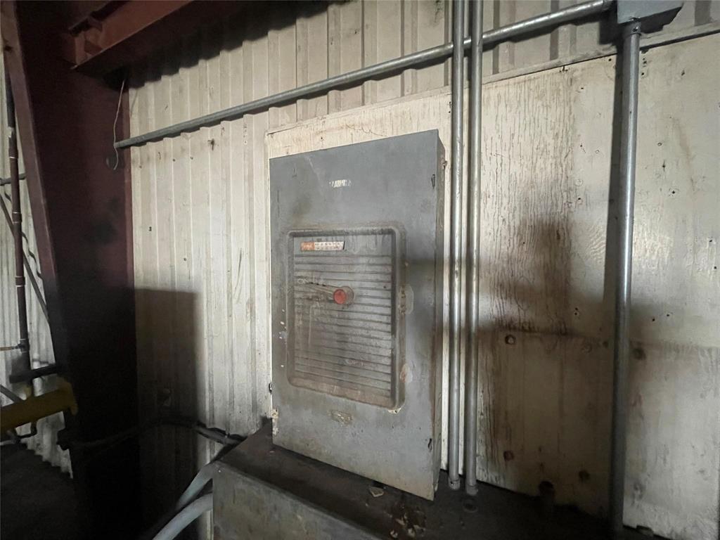 705 Industrial Loop Property Photo 18
