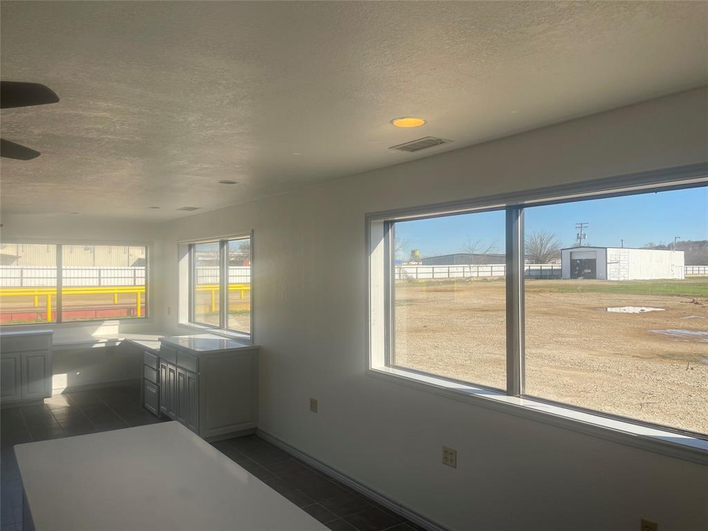 705 Industrial Loop Property Photo 30
