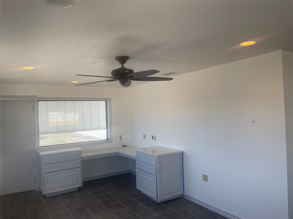 705 Industrial Loop Property Photo 31
