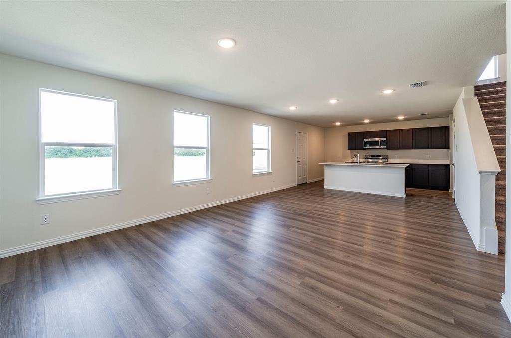 106 Kainos Street Property Photo 4