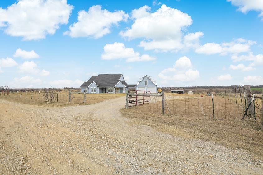 6202 Private Road 902 Property Photo 5