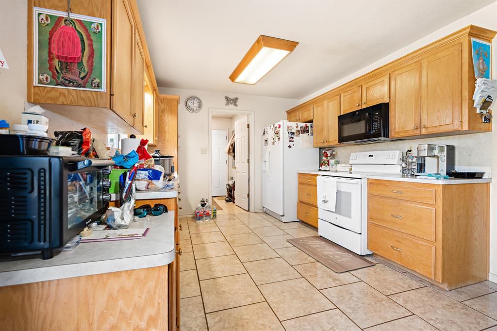 7402 Cr 137 Property Photo 9