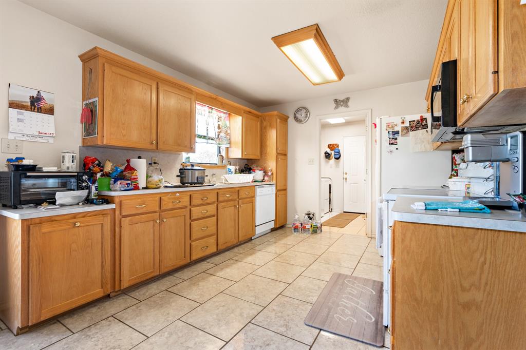 7402 Cr 137 Property Photo 10