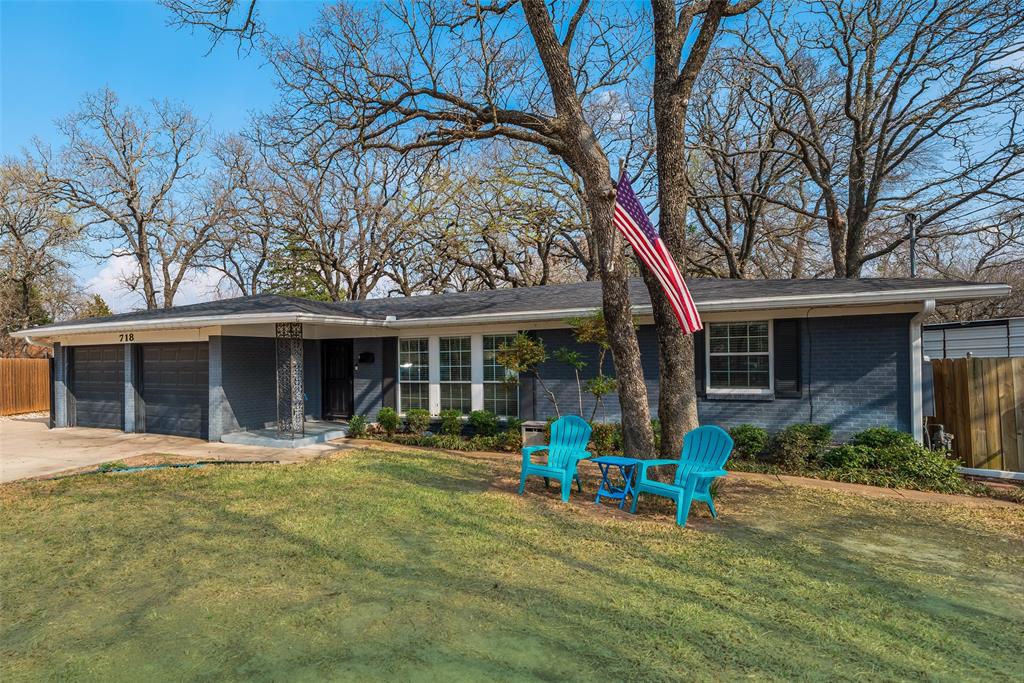 718 Collins Drive Property Photo 2
