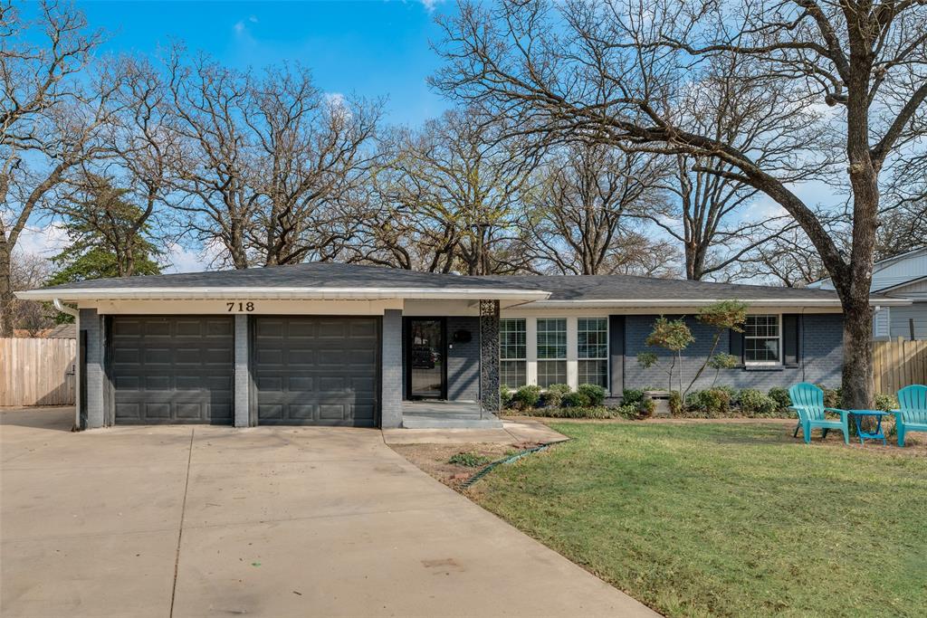 718 Collins Drive Property Photo 4