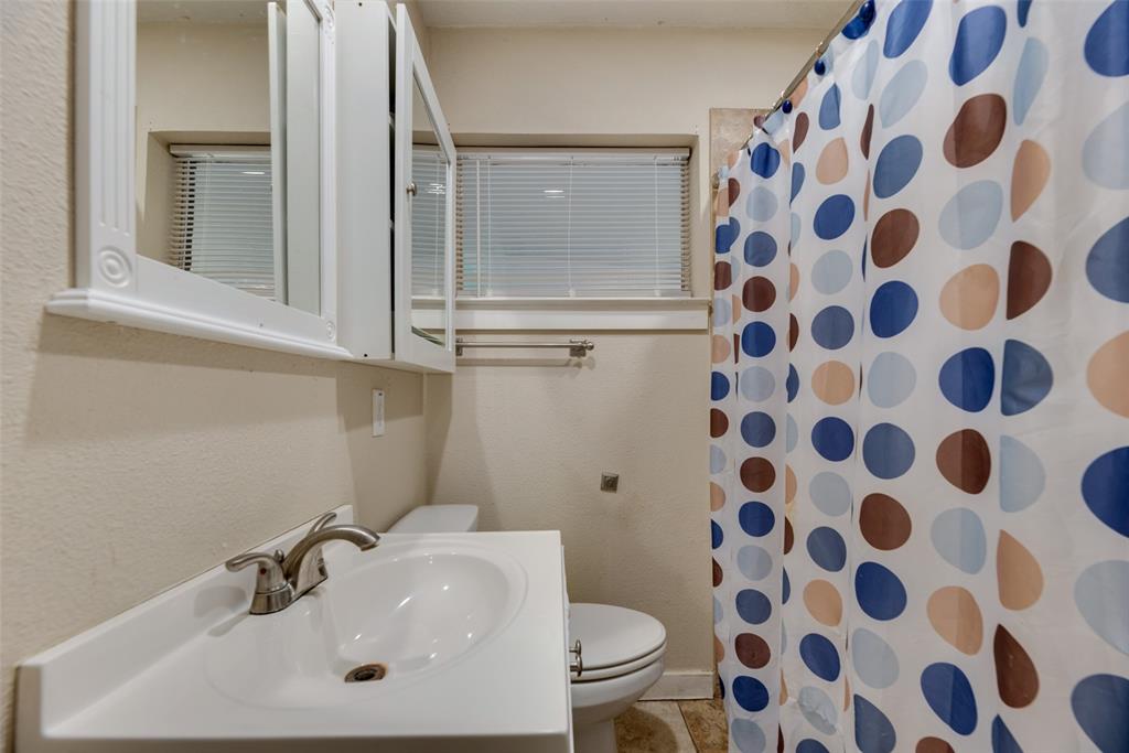 718 Collins Drive Property Photo 22