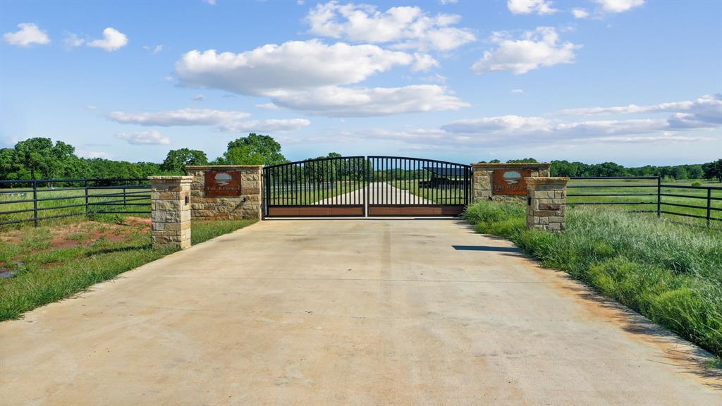 8016 Oak Grove Court Property Photo 4