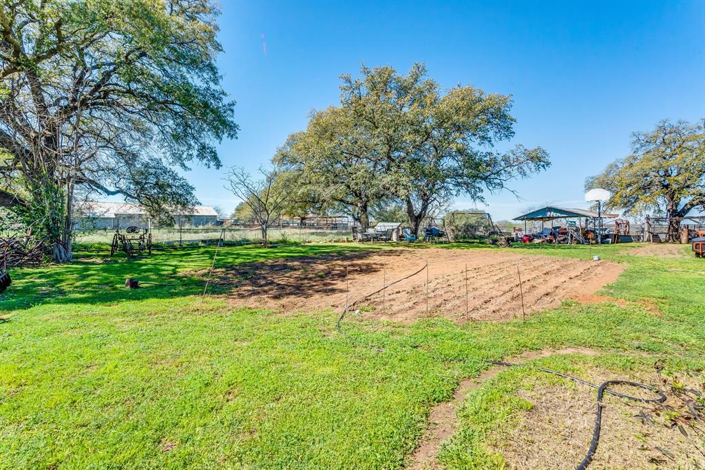 200 College Street Property Photo