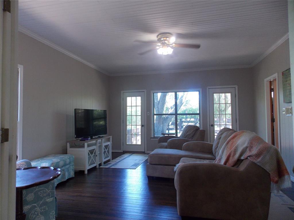 704 Adams Lane Property Photo 7