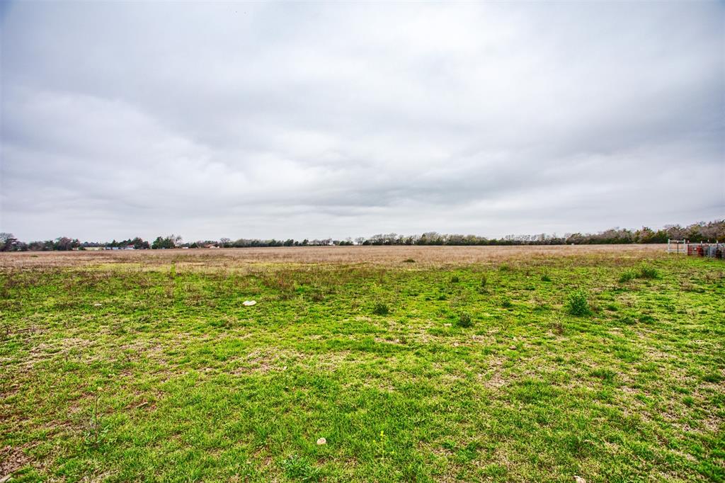 1414 S Bluegrove Road Property Photo 1