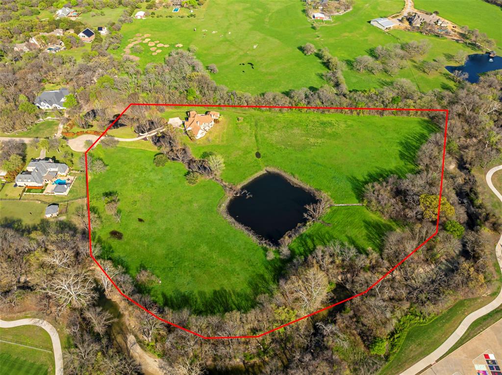 3000 Bluffs Lane Property Photo 4