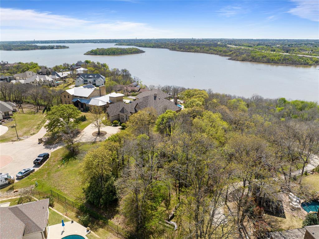 3805 Lake Cove Court Property Photo 2