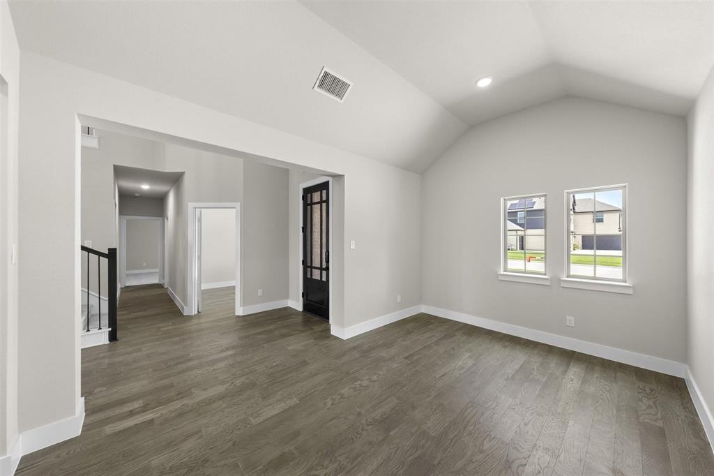 421 Curtiss Drive Property Photo 4