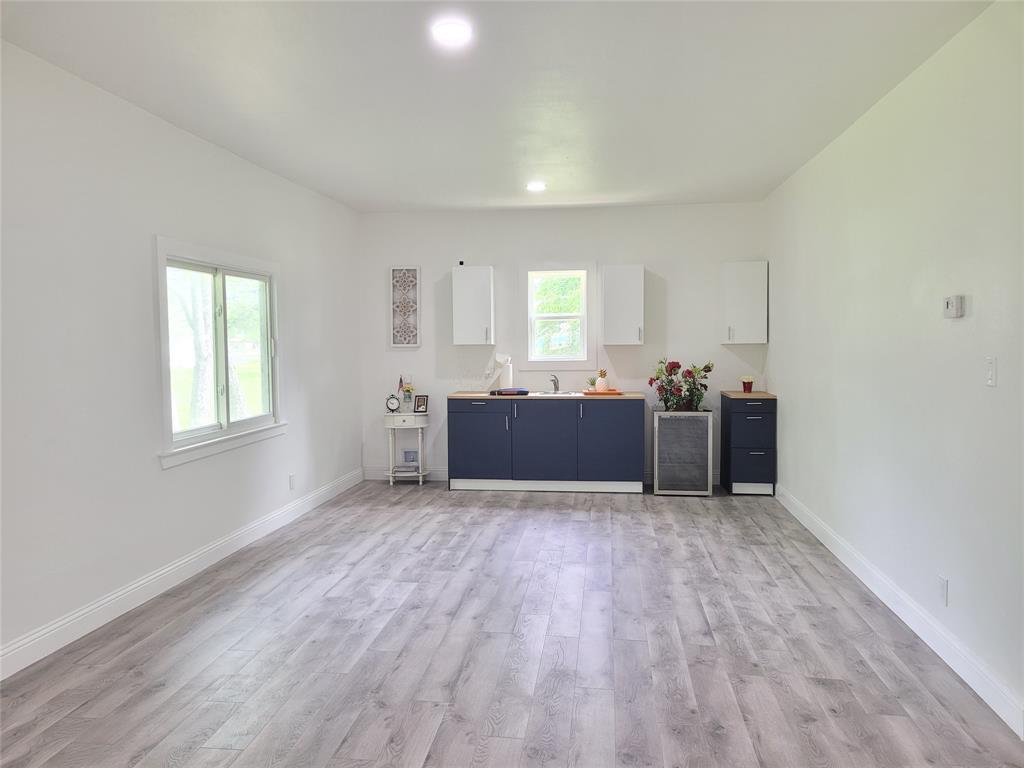 802 E Broad Street Property Photo 12