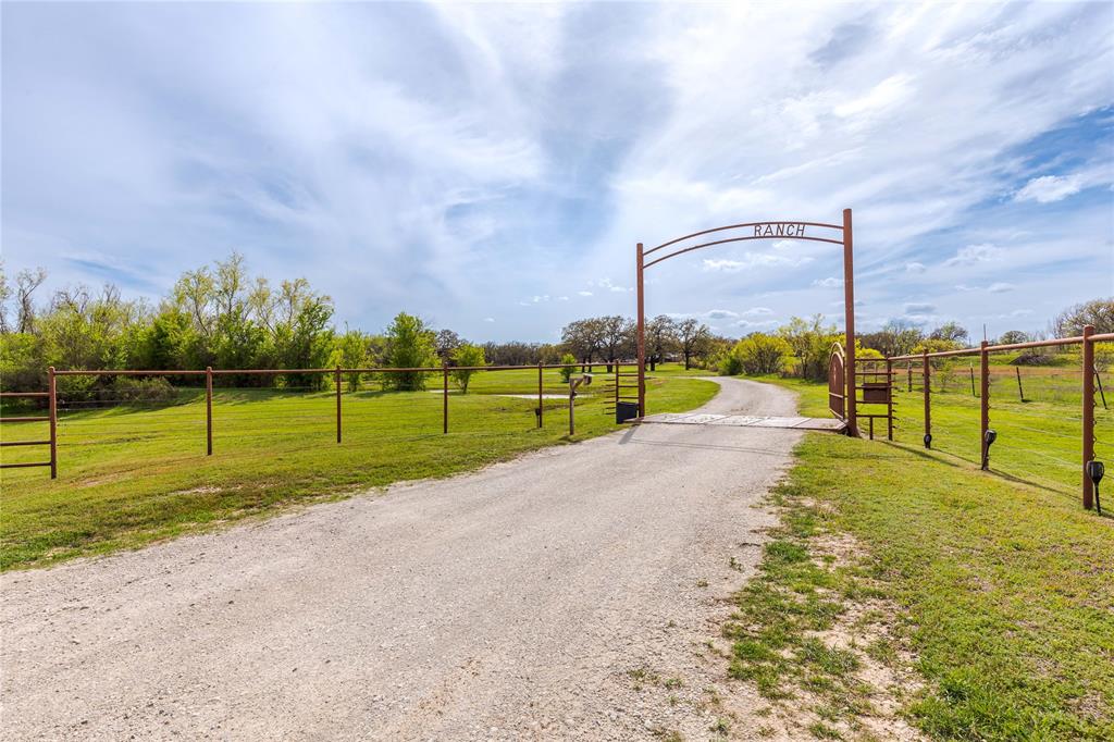 318 E Lone Star Road Property Photo 2