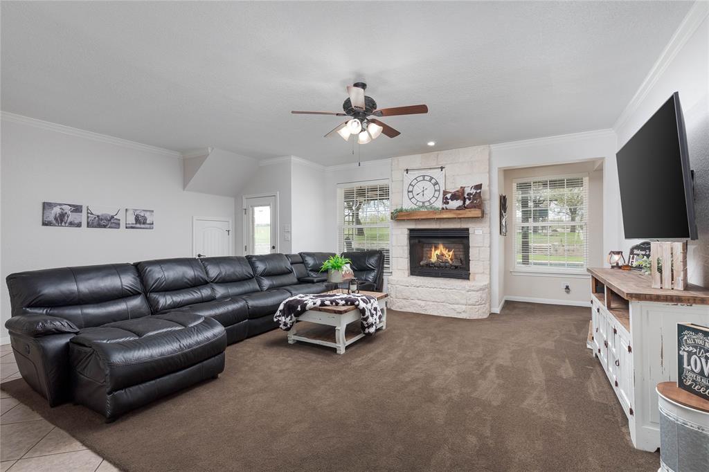 318 E Lone Star Road Property Photo 3