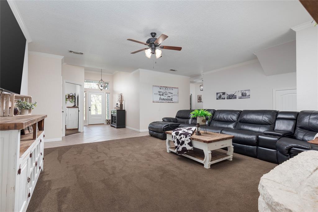 318 E Lone Star Road Property Photo 4