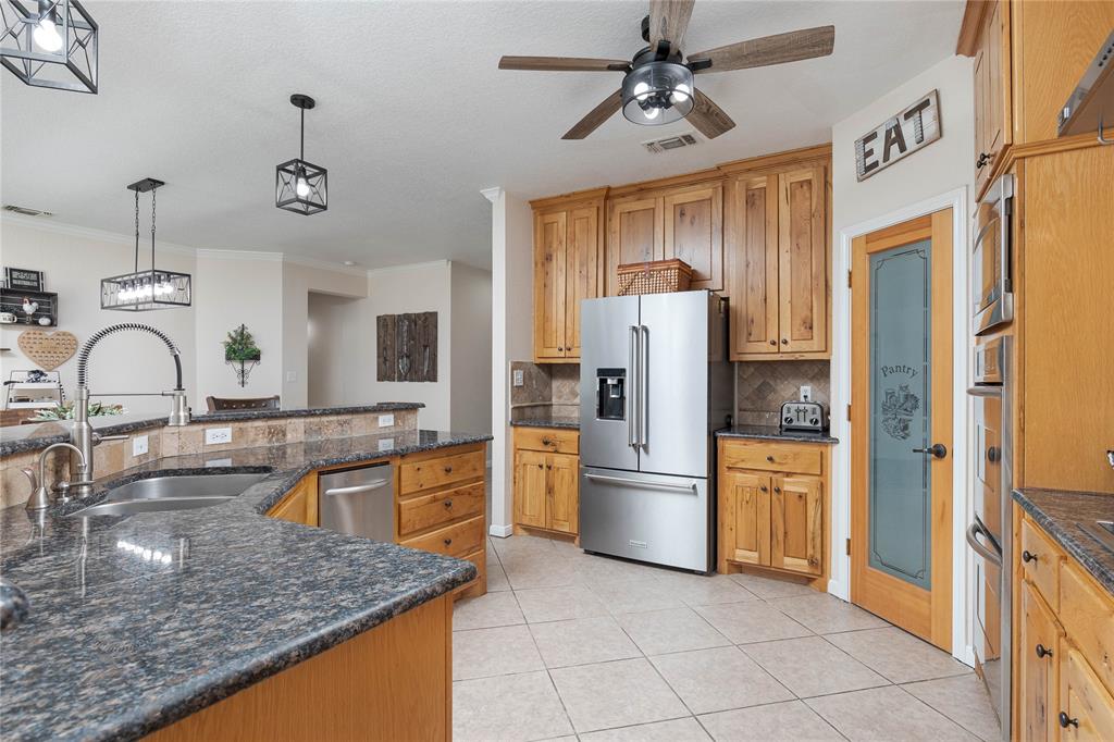 318 E Lone Star Road Property Photo 8