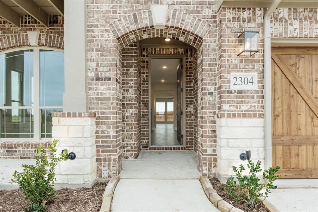 2304 Saint Andrews Way Property Photo 4