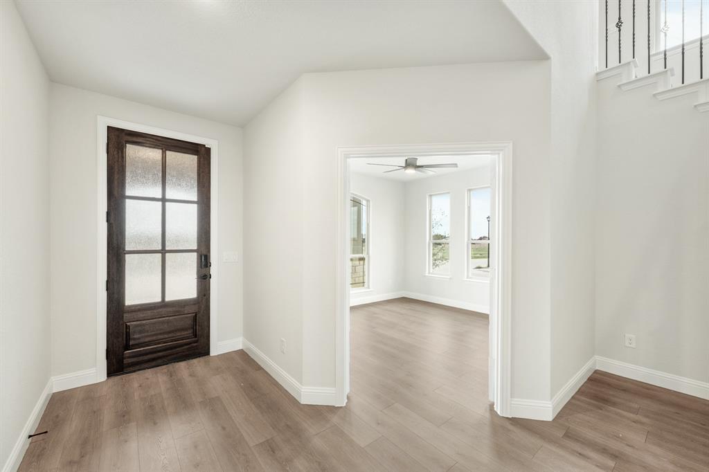 2304 Saint Andrews Way Property Photo 5