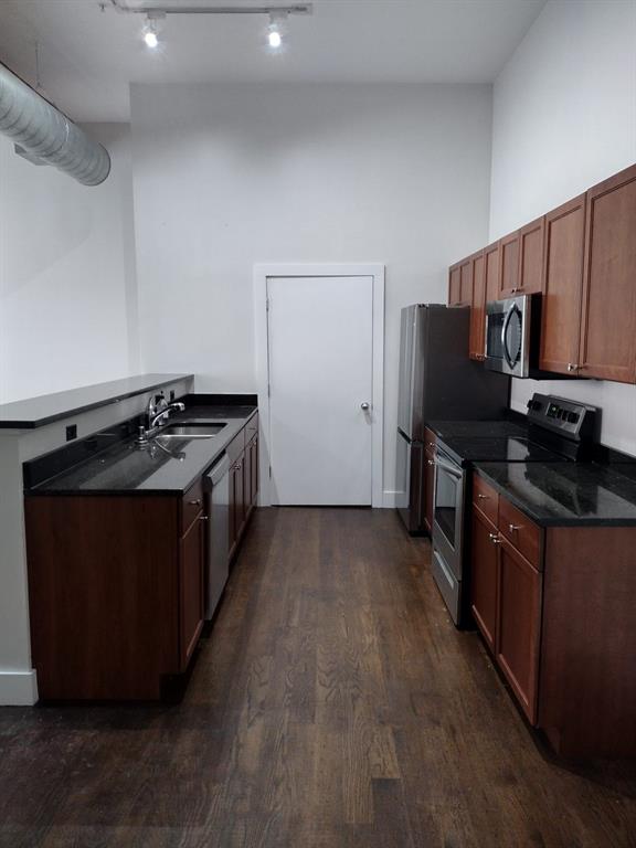 2502 Live Oak Street Property Photo 4