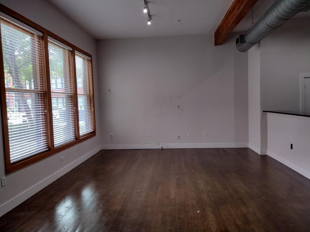 2502 Live Oak Street Property Photo 8