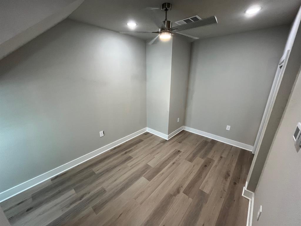 525 W Collins Street Property Photo 8