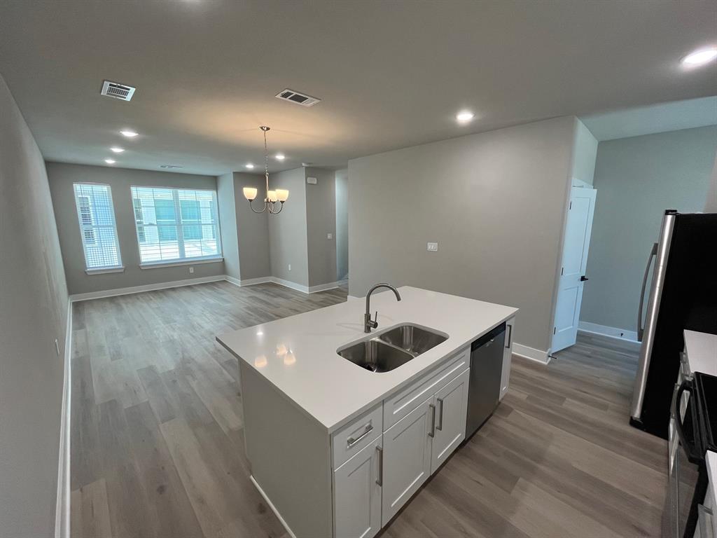 525 W Collins Street Property Photo 10