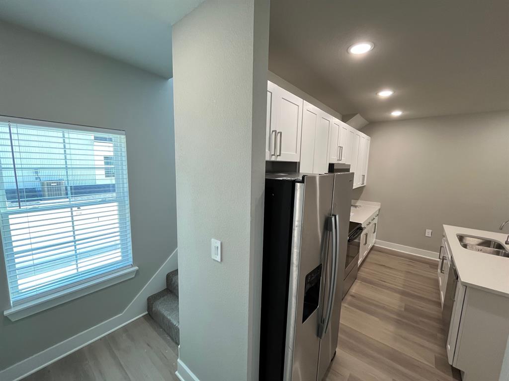 525 W Collins Street Property Photo 12