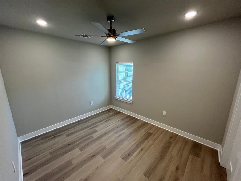 525 W Collins Street Property Photo 15