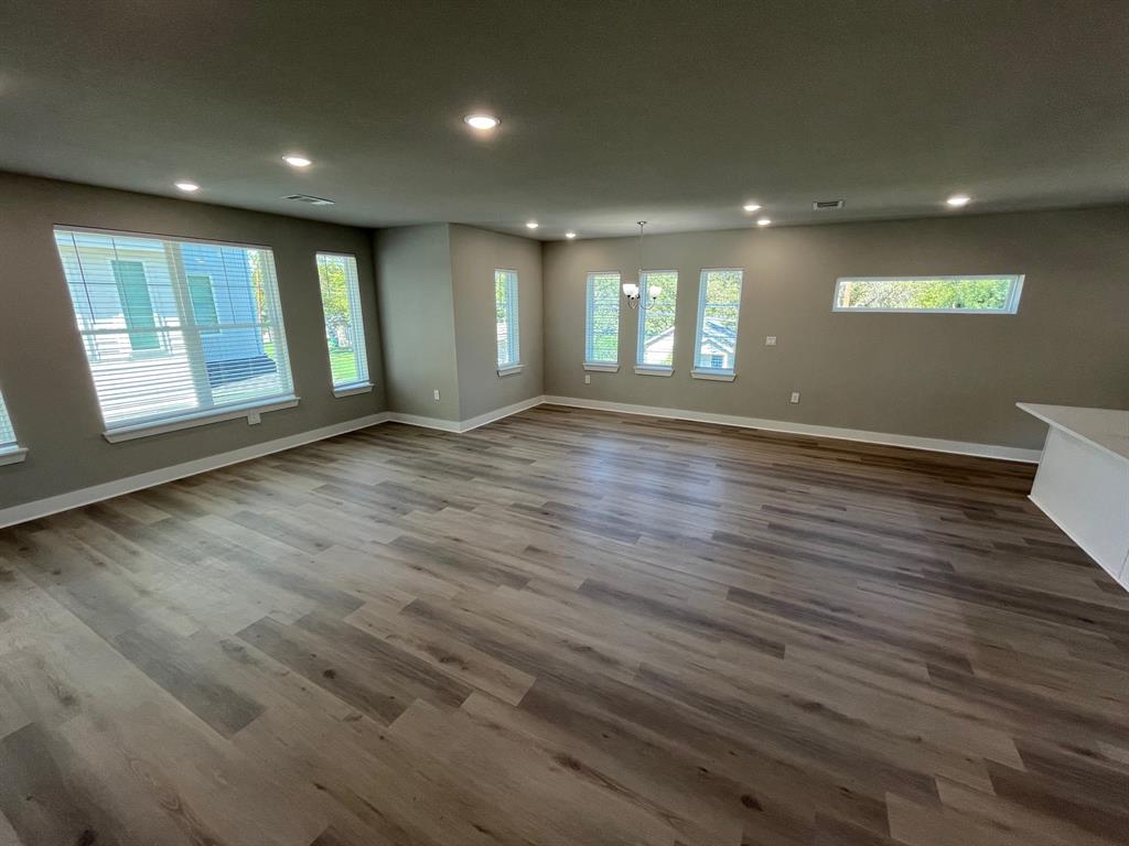 525 W Collins Street Property Photo 25