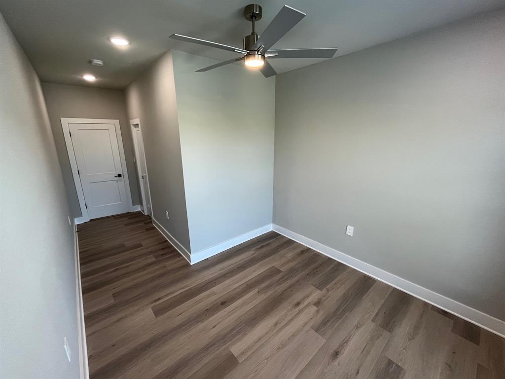 525 W Collins Street Property Photo 32