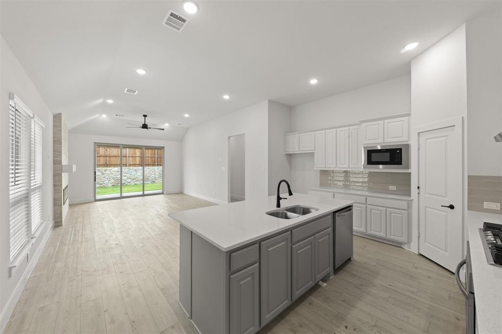 700 Valley Pines Drive Property Photo 3