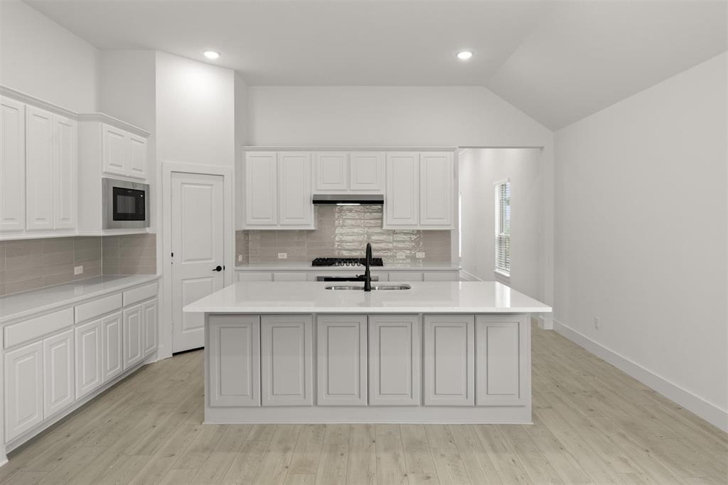 700 Valley Pines Drive Property Photo 4