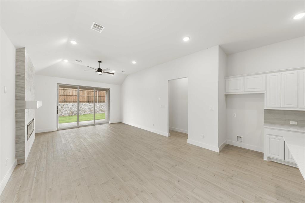 700 Valley Pines Drive Property Photo 10