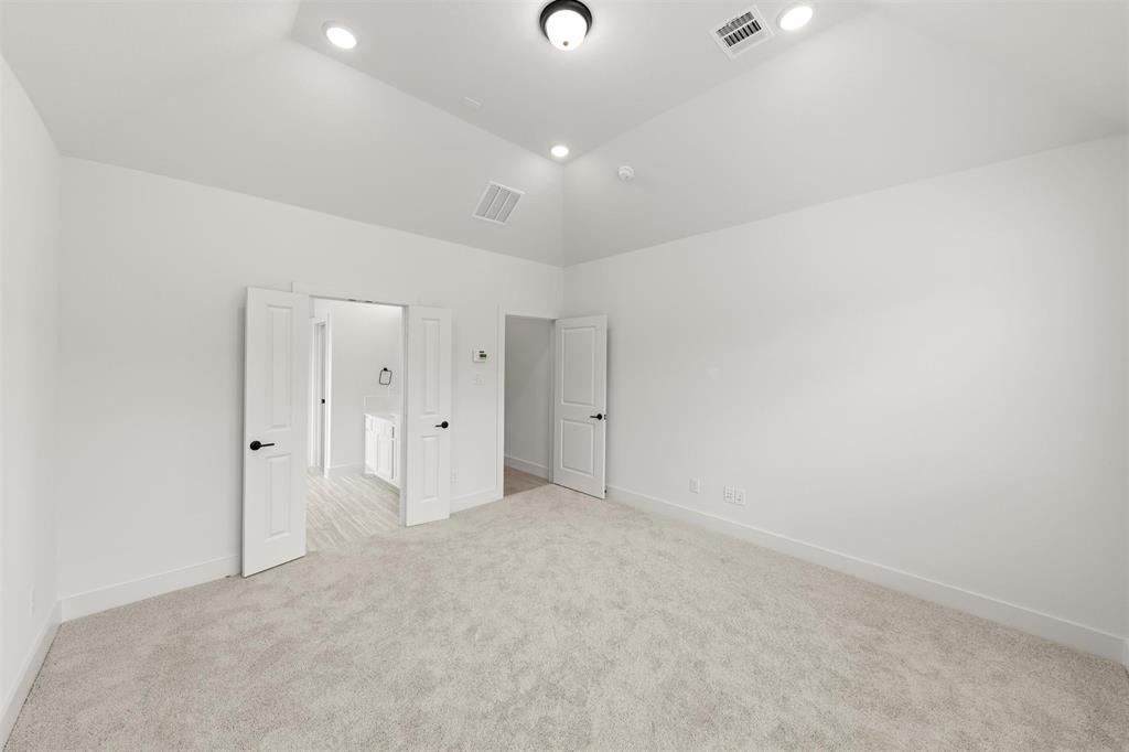 700 Valley Pines Drive Property Photo 11