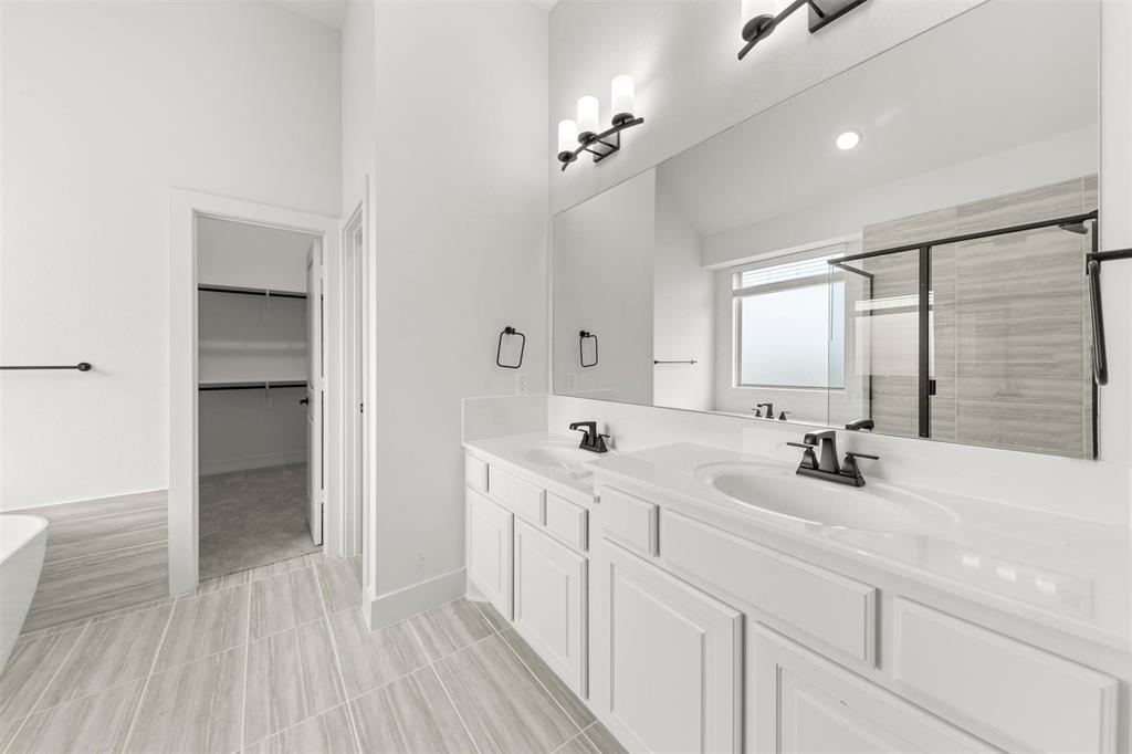 700 Valley Pines Drive Property Photo 12