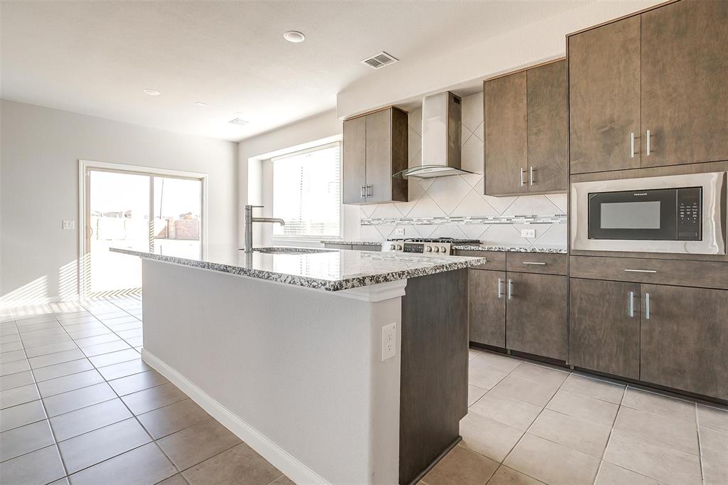 10501 Beacon Ridge Drive Property Photo 12