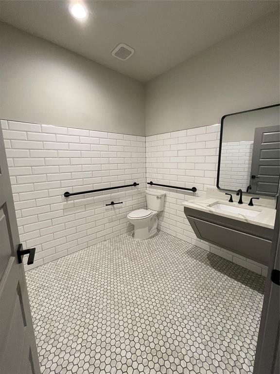 716 W Main Street Property Photo 7