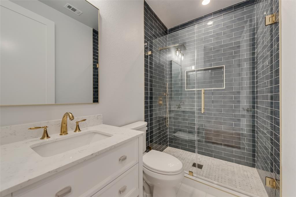 2206 High Pointe Drive Property Photo 17