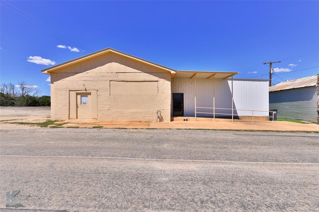 5843 Us-83 Property Photo 1
