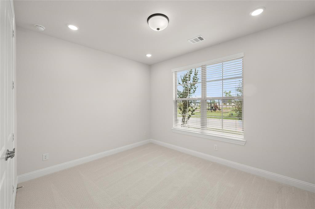 16904 Eastern Red Boulevard Property Photo 4