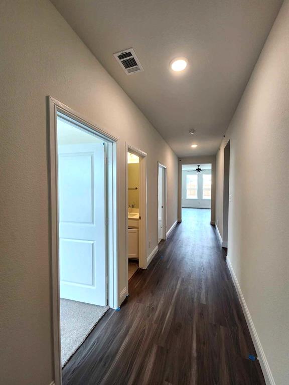 2701 Glasgow Way Property Photo 6