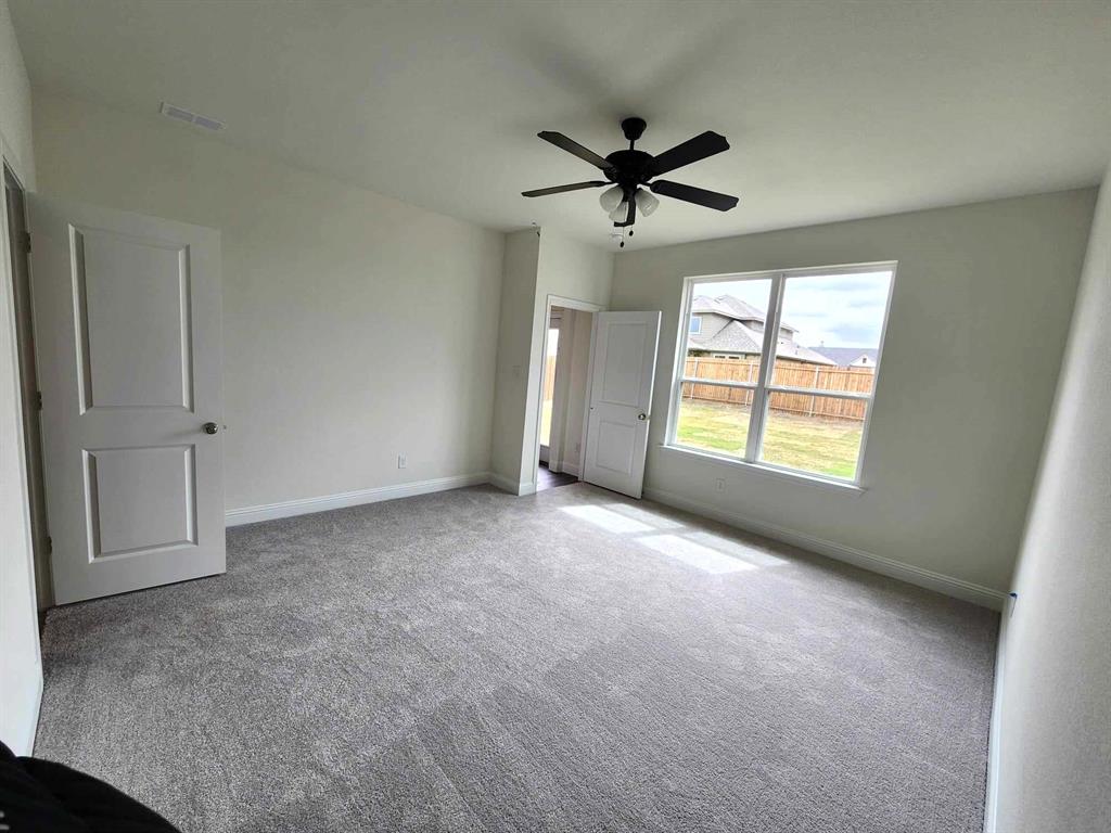 2701 Glasgow Way Property Photo 7