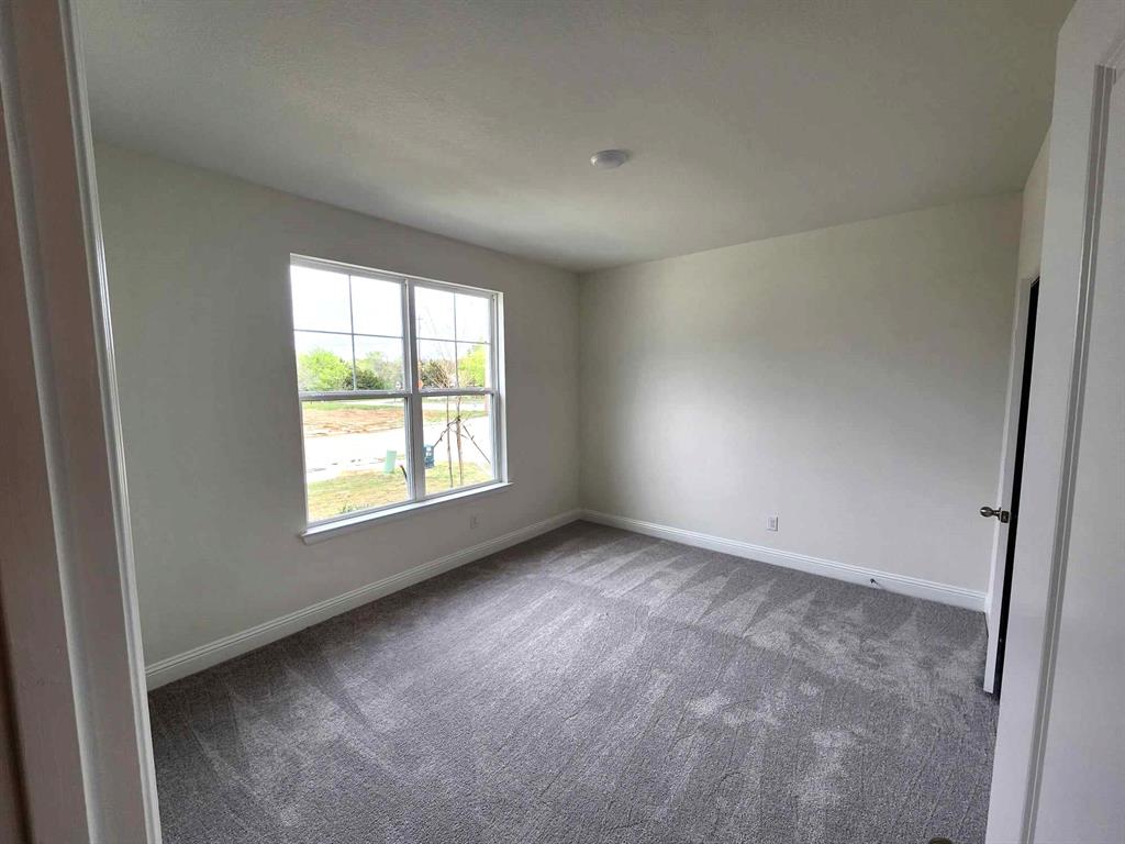 2701 Glasgow Way Property Photo 8