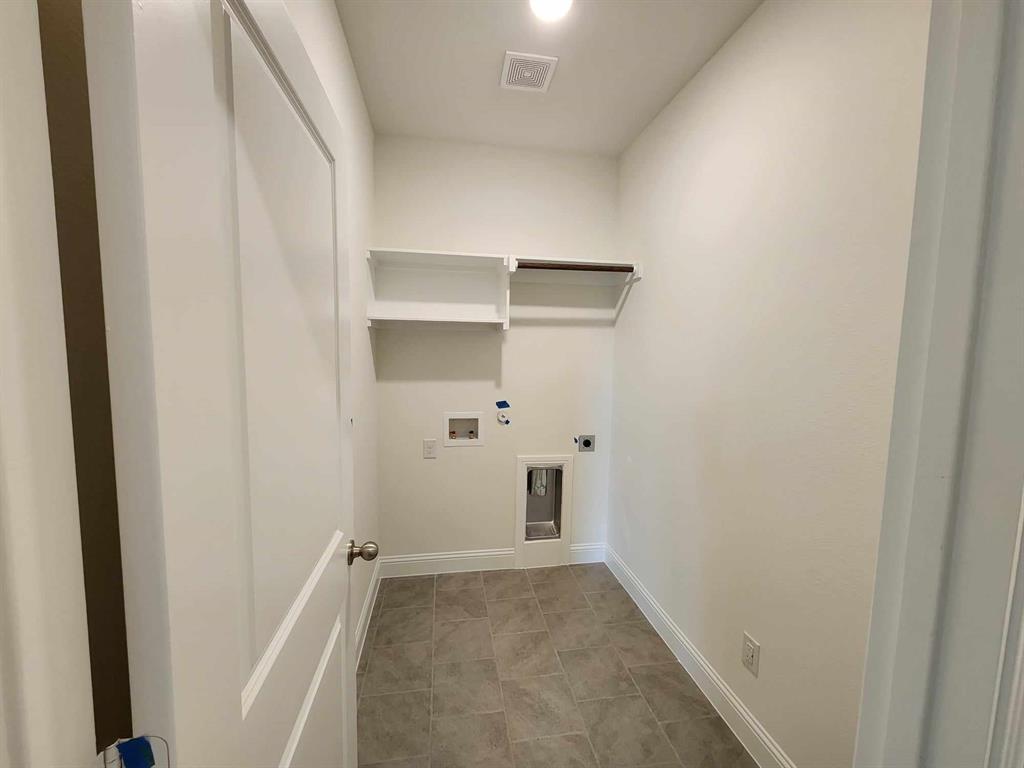 2701 Glasgow Way Property Photo 11
