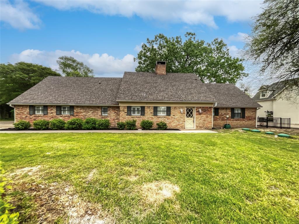 2 Meadowcreek Drive Property Photo 1